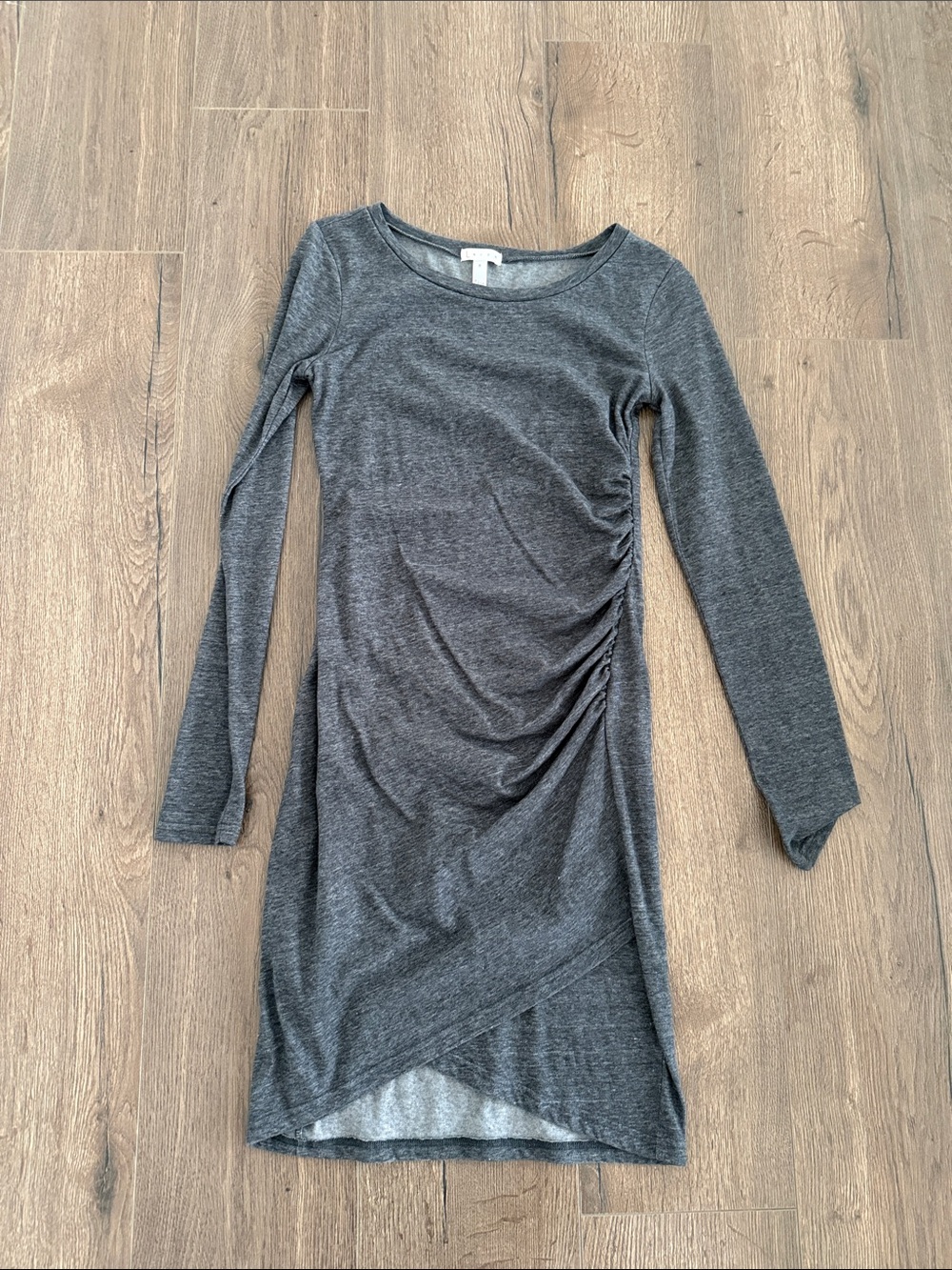 Leith Charcoal Gray Ruched Long Sleeve Midi Dress